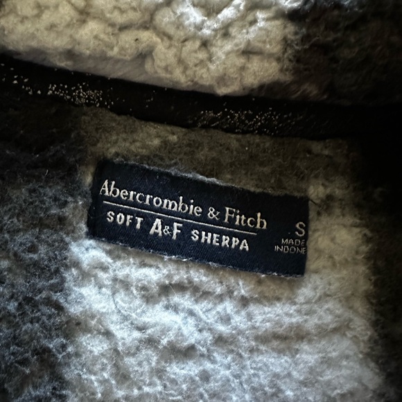Abercrombie ‘The Essential A&F Sherpa Fleece’, size S - Picture 2 of 2